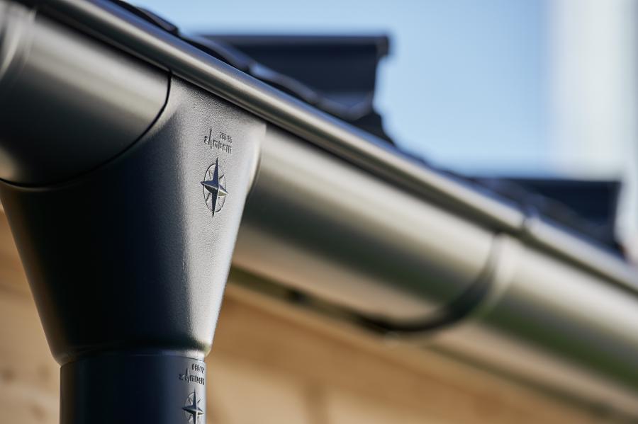 Пофарбовані водостоки